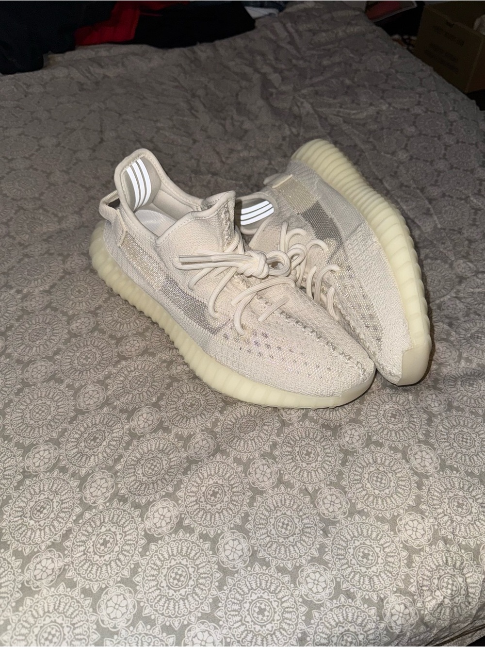 Yeezy Boost 350 V2 Off-White / Cream Sneakers - Picture 10 of 10